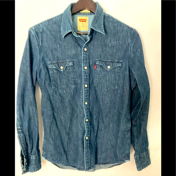 LEVI’S JEAN SHIRT. - Picture 1 of 7